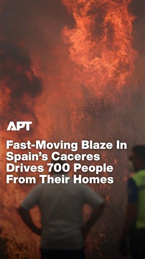 Emergency Crews Fight Fast-Moving Wildfire After Mass Evacuation In Spain's Caceres | APT