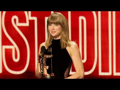 Taylor Swift Wins MTV's FIRST-EVER Artist Director Award: Watch Her Speech!