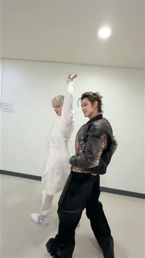 When we’re touchin’ ✨ #YEONJUN #HUENINGKAI #LetMeTellYou #TXT