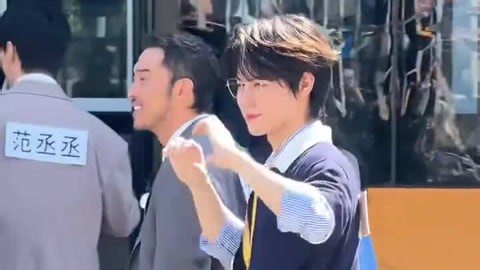 路透：张真源录制跑男笑容灿烂 积极营业状态满分