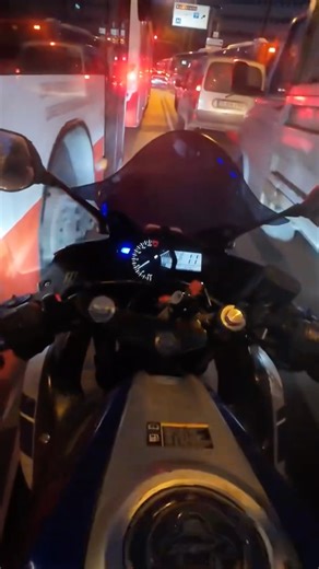 Yamaha R25 ile Trafikte Akışına Bıraktım! #shorts #motovlog #yamahar25 #gopro #4k #izmir