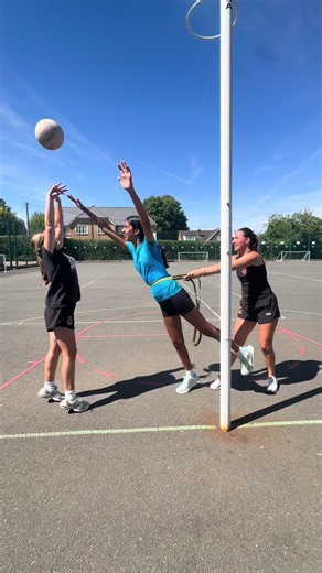 Some AMAZING netball for you this Friday morning! Rolling, keeping our heads up, running passes and leans🤩🤩 #netball #netballers #netballdrills #sportscamp #fyp