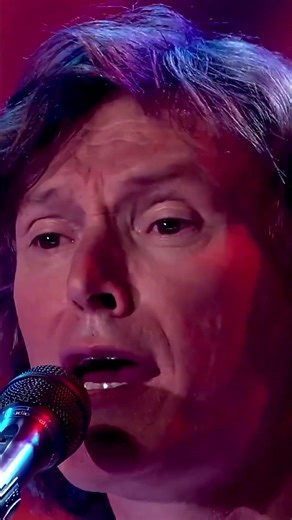 Steve Winwood with "Dear Mr. Fantasy" from Soundstage