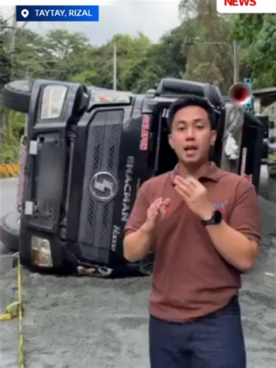 Labing-anim ang sugatan, kabilang ang isang nasa malubhang kalagayan, nang salpukin ng 12-wheeler truck na may kargang buhangin ang mga kasalubong nitong sasakyan sa pababa at pakurbadang kalsada sa Barangay Dolores, Antipolo, Rizal, ngayong Sabado ng umaga, Oct. 17. Ayon sa Taytay MDRRMO, nasalpok ng truck ang isang bisikleta, MPV, pampasaherong jeepney, motorsiklo at tricycle. Isinugod sa mga pagamutan ang mga sugatan. Pinakamalubha umano ang lagay ng driver ng MPV, ayon sa MDRRMO. | via Jonat