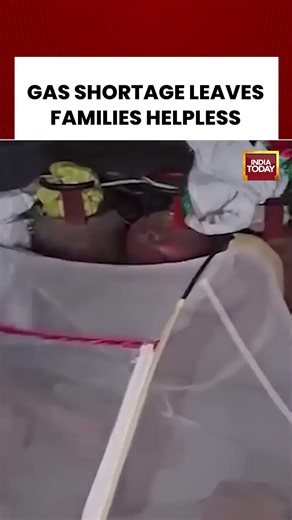 GAS SHORTAGE LEAVES FAMILIES HELPLESS #viral #Shorts #lpgcrisisindia #indiatodayshorts
