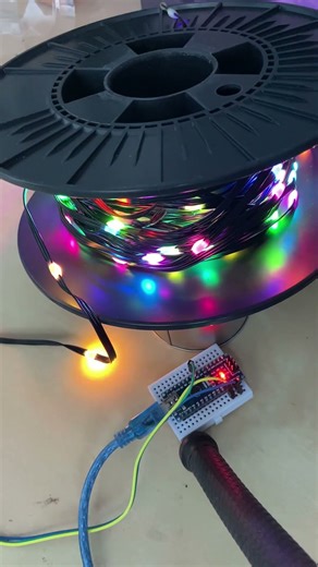 A quick WS2812 XMAS project using HSV color cycling — finished just in time 🎄⏳ #arduino