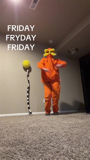 LoRaX (@kliosn)’s video of its fridayyyyy