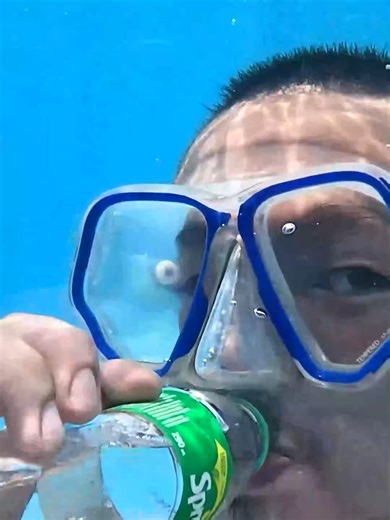 Burp Sprite vs Coke Underwater