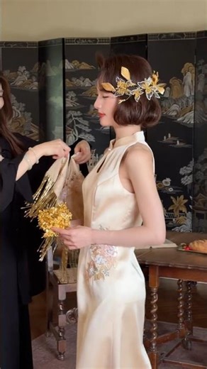 Elegant Chinese Wedding Dress ✨ Golden Bridal Look #wedding #chinesedrama #Shorts