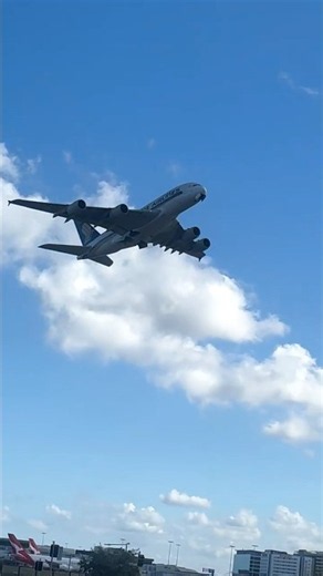 Singapore🇸🇬Airlines A380-800 Takeoff.#singaporeairlines #a380800 #airbuslovers #takeoff