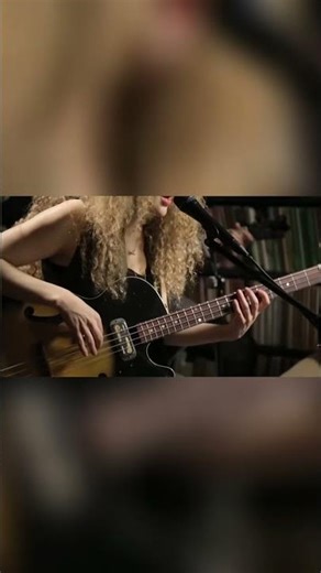 Tal Wilkenfeld performs 'Under the Sun' live Paste Studios 🙌🏻
