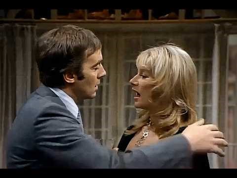 Serial (Lady-) Killer Meets Cool Blonde, Then Eccentric Redhead and Can't Make Up His Mind :)