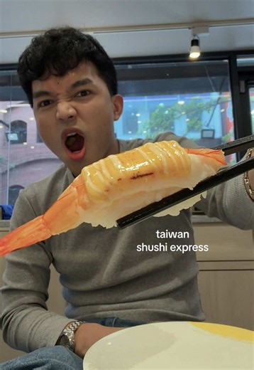 sushi express!!!! ang sarap ng salmon sashimi 😭🍣⭐️ #ximending #foodtrip #taiwan #travel #traveltiktok