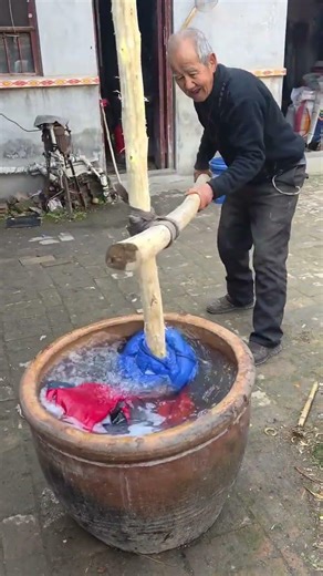 Homemade washing machine: exercise while washing clothes 😂 Homemade washing machine is funny 🌞 P192