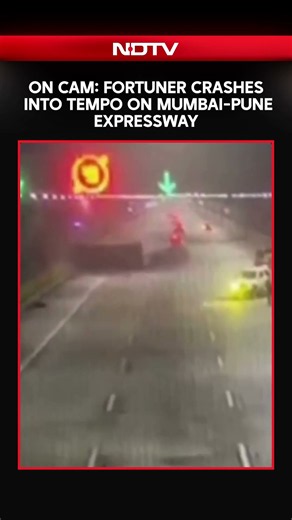 Mumbai-Pune Expressway Crash: Speeding Fortuner Hits Vegetable-Laden Tempo