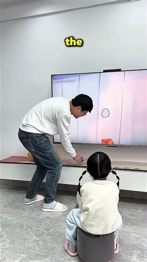 This Dad Used the Television to Surprise His Daughter 😲