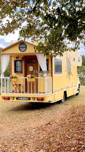 Just a Caravan Outside, a Cozy Cottage Inside 🚚🏡 #cottage #cozyhome #slowliving #tinyhome #vantour