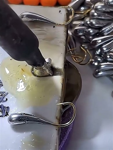 Soldering process of metal fishing hooks