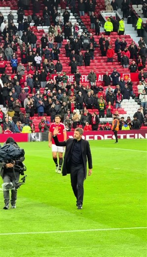 MUFC Fans Boo Players, Back Carrick: The Stretford End Speaks