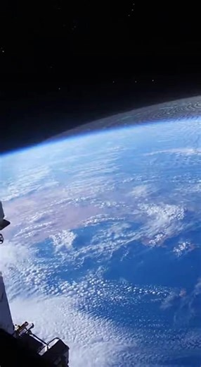 "The 3,000-Mile-Wide UFO Captured by the ISS: Unraveling the Mystery" In this fascinating video, we delve deep into the shocking sighting of a massive 3,000-mile-wide UFO, recently captured by the International Space Station. What is this enormous object, and how did it make its way across our planet’s orbit? Was it an alien spacecraft, a natural space phenomenon, or something else entirely? | Scale Of Everything