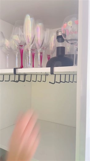 6 of my kitchen must-haves for organising & decluttering ✨ These are the bits I genuinely use to keep my kitchen cupboards and drawers calm, tidy, and easy to stay on top of 🙌 Nothing fancy, just practical pieces that make everyday life simpler. ✔️ Less clutter ✔️ Everything has a home ✔️ Faster resets (and less mess!) If you’re doing a January declutter or just want a more organised kitchen, these are such a good place to start. Which one do you need most in your kitchen? 👀💗 Link in comments