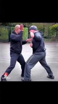 Head control self-defense that beats strength #martialarts #technique