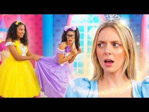 AS PRINCESAS BRIGARAM PELO MESMO VESTIDO DE BAILARINA… 😳👑
