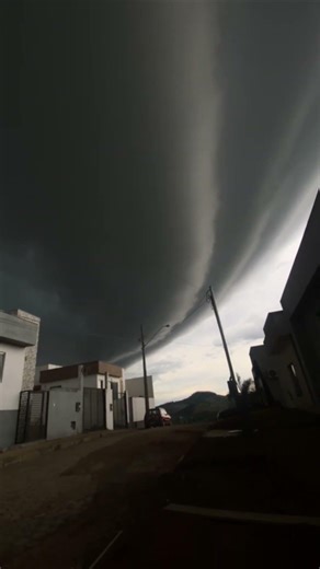 Shelf Cloud Moves over Neighborhood in Brazil While Storm Approaches