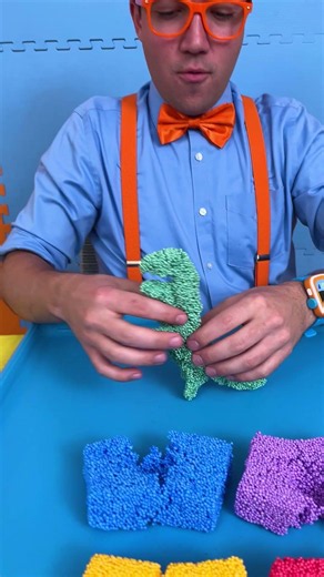 Magic Foam SQUISHHH! #foam #play #blippi