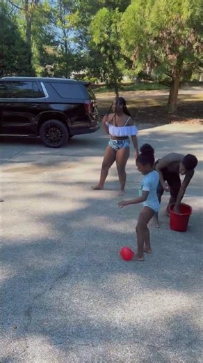 Water balloon fight 😎