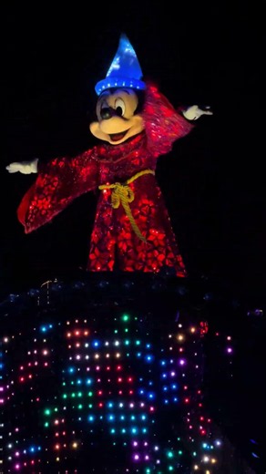 THE FINAL FLOAT IN THE DISNEYLAND PARADE: PAINT THE NIGHT | DISNEYLAND 70TH ANNIVERSARY