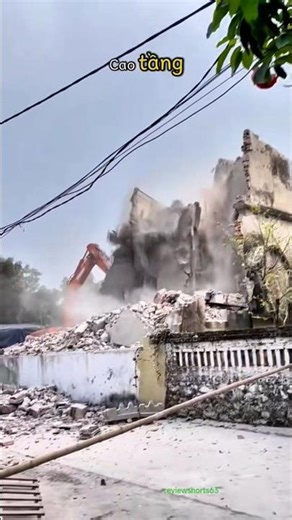 Demolishing a high-rise building is extremely dangerous.