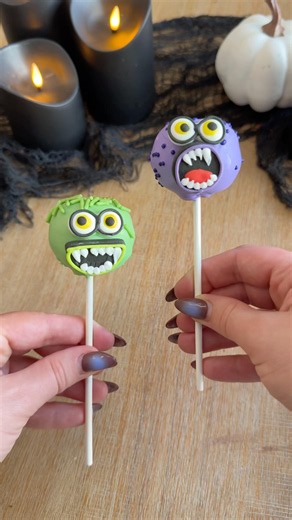MONSTER CAKE POPS 👻