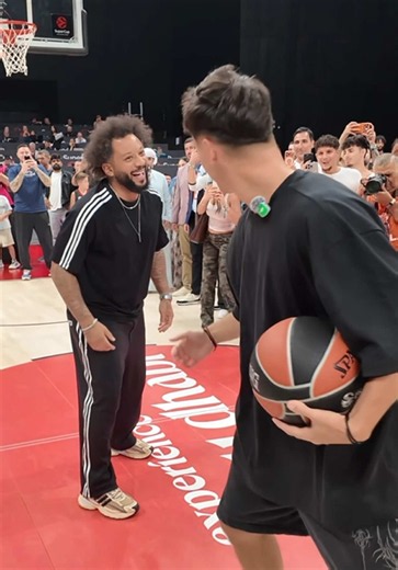 The 1v1 You’d Never Expect… MARCELO VS MK.💪 Anything Is Possible in ABU DHABI! @marcelotwelve @EuroLeague #inabudhabi #basketball #streetball