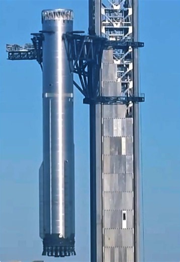 Super Heavy Booster 22 static fire tests - SpaceX B22 on pad
