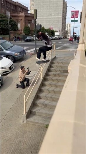 SF SATURDAYS 🌁 Miles Silvas kickflip FS board into the steep slabs of Mason Street 🚦