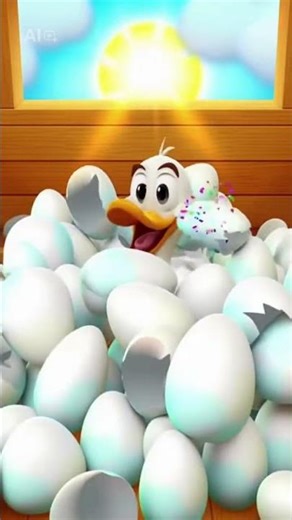 Aylesbury Duck Egg Explosion! 🦆🥚😂 #FunnyCartoon #DuckChaos #Shorts