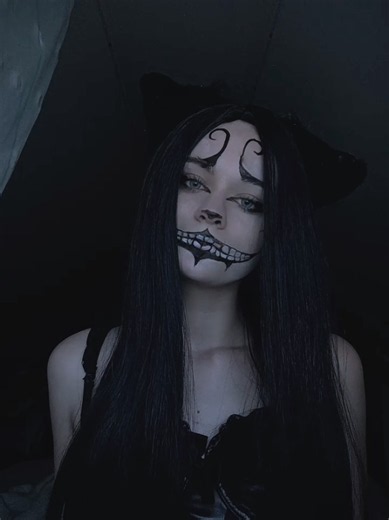 Cheshire Cat Lines — Alice in Wonderland Trend Dialog (Short)