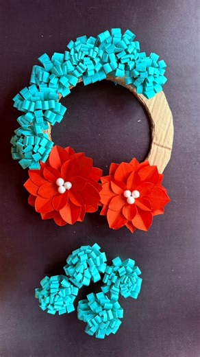 Amazing Christmas wreath DIY #craft #diy #walldecor #homedecor #handmade #christmas #christmasdecor #wreaths | Ayesha's Creation