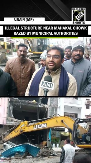 Municipal Corp carries out demolition drive on illegal structure near Mahakal Chowk in Ujjain