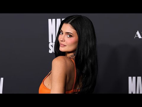 See Kylie Jenner’s Luggage That Comes With a Jaw-Dropping Price Tag | E! News