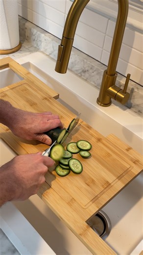 Turn your sink into extra counter space with this easy over-the-sink cutting board 🙌🔪 Shop: https://soyummy.com/affiliation/redirect?store=us&storefront=AEHWP265LPLEI3VLGYKPHGOVIGYQ/list/1MZNLRNRIVXFY | So Yummy