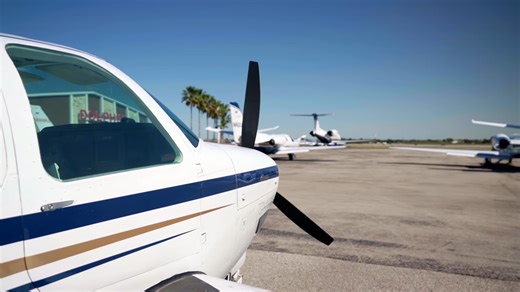 Watch a pilot land in 20 knot crosswinds on a 30 ft runway - "Too close"