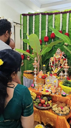 #DhruvaSarja celebrate #VaramahalakshmiHabba with family 🔥🎉❤️#kfi #sandalwood #kannadacelebs #dhruvasarja #kannadaactor #trending #latest https://t.co/bQyTK3E6hd