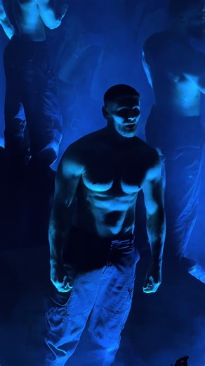 Tag someone who is getting you tickets for Christmas 😉 #magicmikelive #thingstodoinlondon #fyp #magicmikelivelondon #presentideas @RyanElson