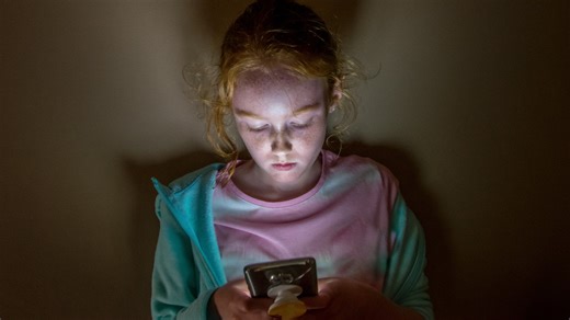 Under-16s set to be banned from social media as PM leans towards blocking access