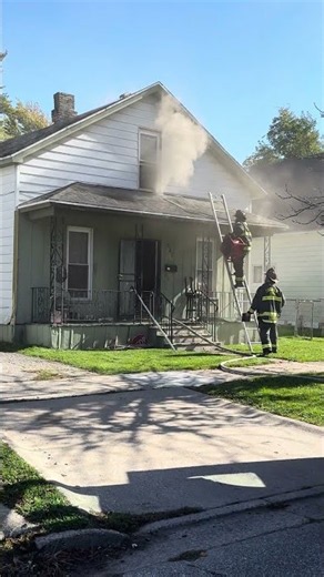 Saginaw Michigan (Occupied Residential Structure Fire)#BoxAlarm#JobTown
