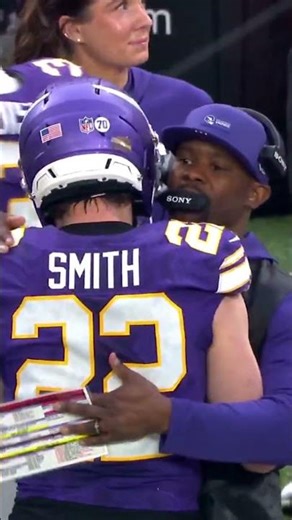 Vikings showing love to Harrison Smith 🫶