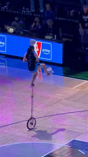 An absolutely stunning first half performance by the Wolves, who lead 61-39, AND we get spoiled with the GOAT, Red Panda, at the break.