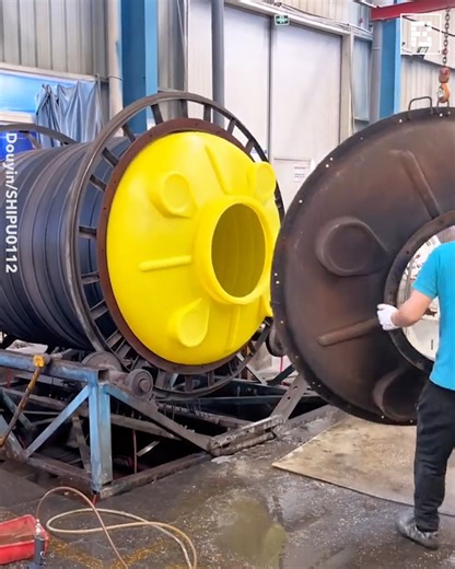 This is how they make water tanks so durable! 😅 | Fossbytes